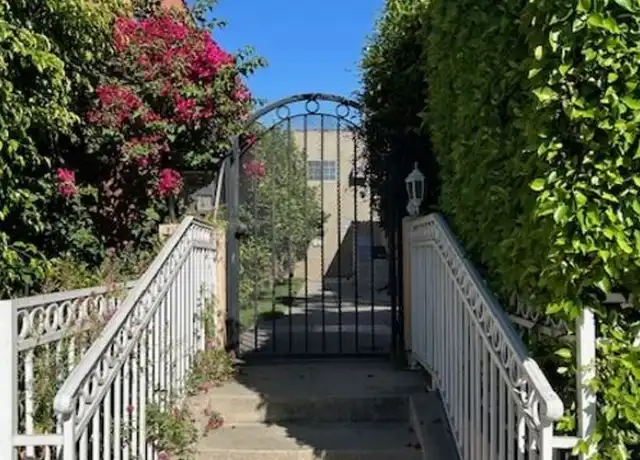 Property at 428 S Doheny Dr Unit 4281/2, Beverly Hills, CA, 90211, 1 bed, 1 bath, [object Object]
