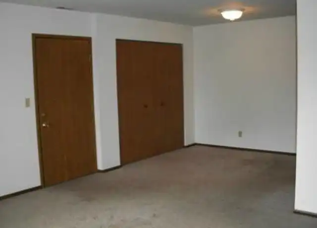 Property at 303 Packard Hwy Unit 101, Charlotte, MI, 48813, 1 bed, 1 bath, [object Object]