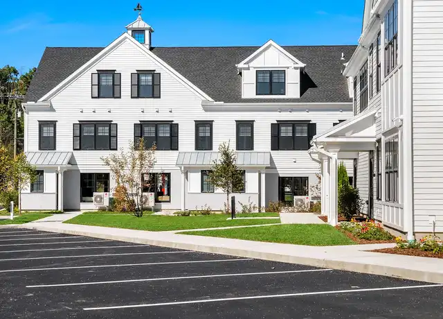 Property at Star Deluxe Branford - 375 E Main St, Branford, CT, 06405, 1 bed, 1 bath, [object Object]