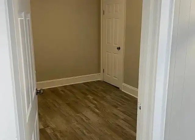 Property at 34 8th Avenue Dr SE, Hickory, NC, 28602, 3 beds, 1 bath, [object Object]