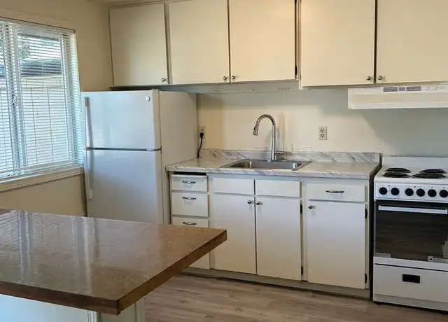 Property at 1403 S 18th Ave #4, Yakima, WA, 98902, 2 beds, 1 bath, [object Object]