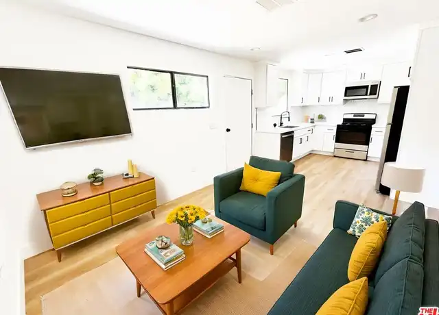 Property at 4192 Marlton Ave Unit 1/2, Los Angeles, CA, 90008, 1 bed, 1 bath, [object Object]