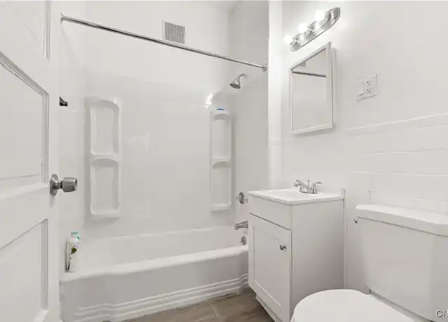 Property at 712 Oak St, Syracuse, NY, 13203, 3 beds, 1 bath, [object Object]
