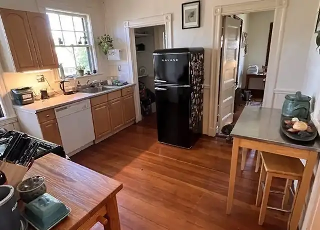 Property at 3 Hammond St Unit 3, Cambridge, MA, 02138, 3 beds, 1 bath, [object Object]