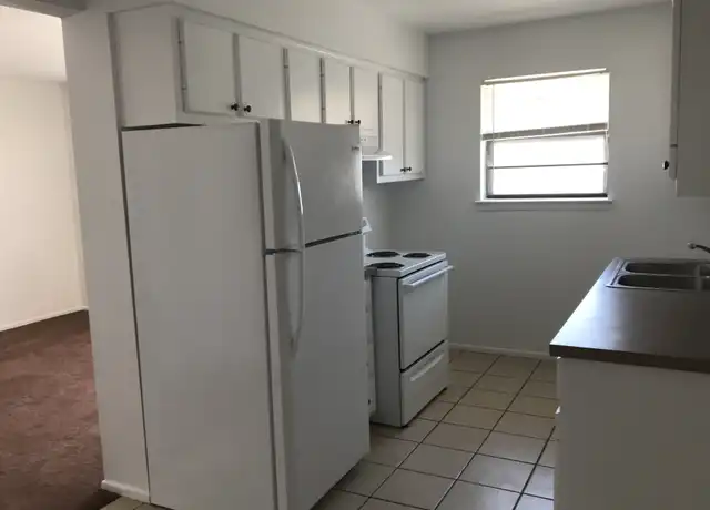 Property at 802 Matthew Ave Unit 104, Sundown, TX, 79372, 1 bed, 1 bath, [object Object]