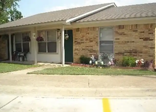 Property at 100 Betty Jean, Floresville, TX, 78114, 1 bed, 1 bath, [object Object]