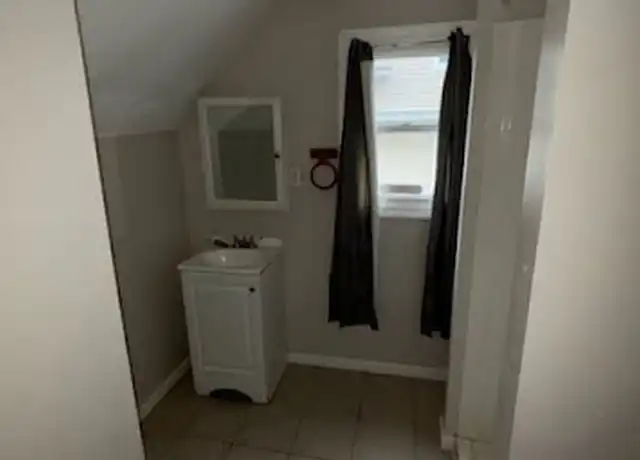Property at 104 Waterville St, Waterbury, CT, 06710, 3 beds, 1 bath, [object Object]