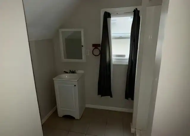 Property at 104 Waterville St, Waterbury, CT, 06710, 3 beds, 1 bath, [object Object]