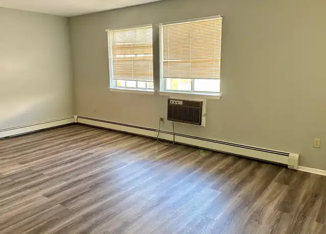 Property at 314 Ruth Ct, Middletown, NY, 10940, 2 beds, 1 bath, [object Object]