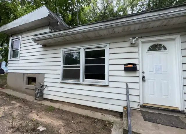 Property at 95 Rock Creek Rd, New Haven, CT, 06515, 4 beds, 1.5 baths, [object Object]