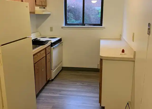 Property at Marshall Woods Apartments - 6700 Marshall Rd, Upper Darby, PA, 19082, 1 bed, 1 bath, [object Object]