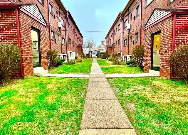Property at Marshall Woods Apartments - 6700 Marshall Rd, Upper Darby, PA, 19082, 1 bed, 1 bath, [object Object]