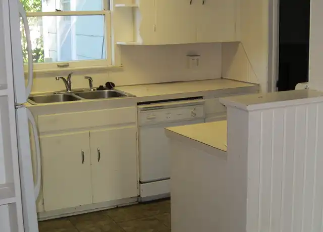 Property at 1056 S Florence Ave, Springfield, MO, 65807, 4 beds, 1 bath, [object Object]