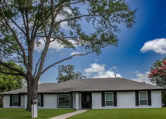Property at 2805 Westwood Dr, Arlington, TX, 76012, 4 beds, 2.5 baths, [object Object]