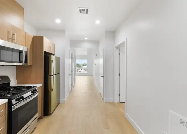 Photo of 11814 Aviation Blvd, Inglewood, CA 90304