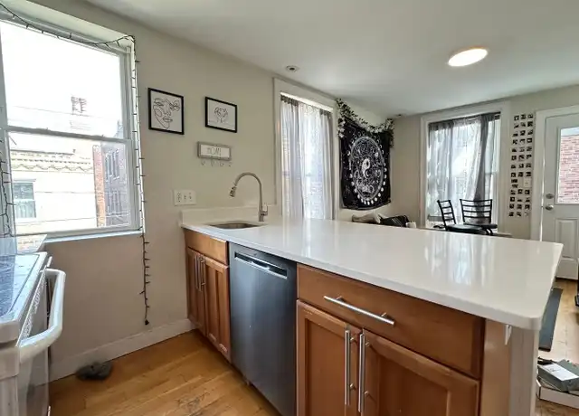 Property at 840 Huntington Ave, Boston, MA, 02115, 4 beds, 1 bath, [object Object]