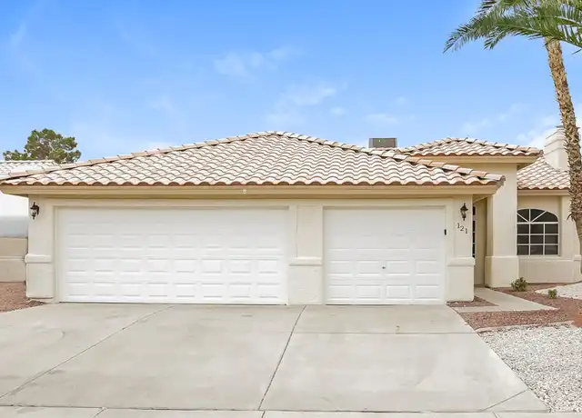 Property at 121 Skytop Dr, Henderson, NV, 89015, 4 beds, 2 baths, [object Object]