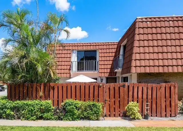 Property at 3112 Spanish Wells Dr Unit 14B, Delray Beach, FL, 33445, 2 beds, 2.5 baths, [object Object]
