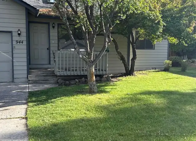 Property at 944 NE Lena Pl, Bend, OR, 97701, 3 beds, 2 baths, [object Object]