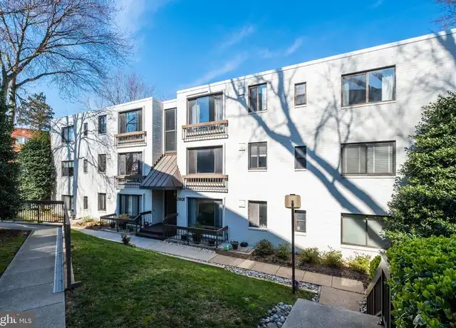 Property at 2605 39th St NW #1, Washington, DC, 20007, 2 beds, 1 bath, [object Object]