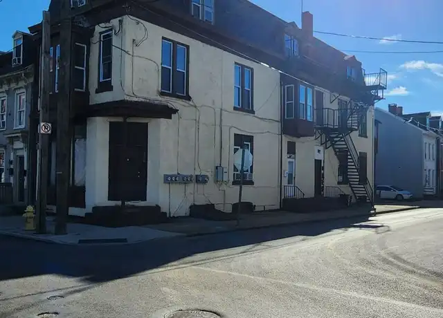 Property at 300 Chestnut St Unit ST2, York, PA, 17403, 1 bed, 1 bath, [object Object]