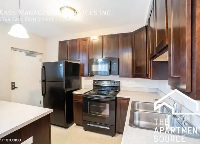 Property at 1738 E 69th St Unit 405, Chicago, IL, 60649, 2 beds, 1 bath, [object Object]