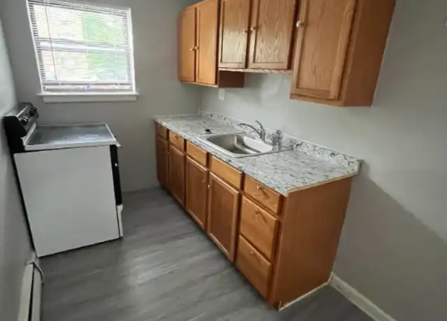 Property at 137 Evergreen Ave Unit 30-06, Hartford, CT, 06105, 1 bed, 1 bath, [object Object]