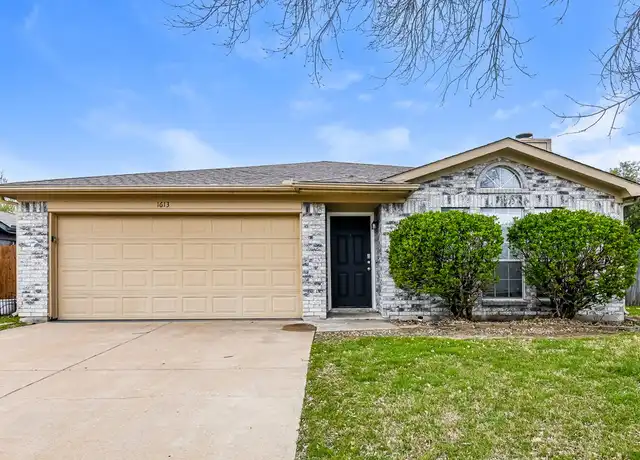Property at 1613 Dorchester St, Fort Worth, TX, 76134, 3 beds, 2 baths, [object Object]