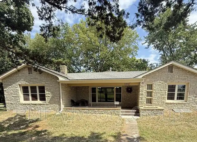Property at 1212 SW 27th St, Topeka, KS, 66611, 2 beds, 2 baths, [object Object]