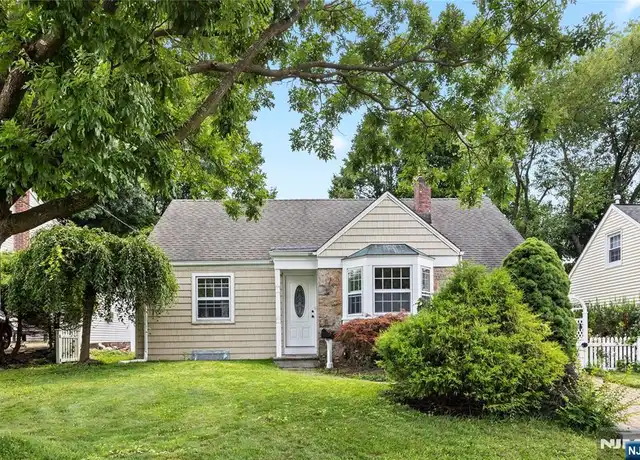 Property at 94 Lakeview St, River Edge, NJ, 07661, 3 beds, 2 baths, [object Object]