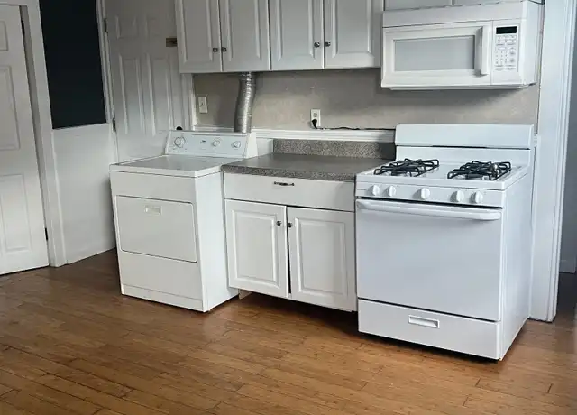 Property at 52 Spring St Unit 2ND FL, Middletown, CT, 06457, 2 beds, 1 bath, [object Object]
