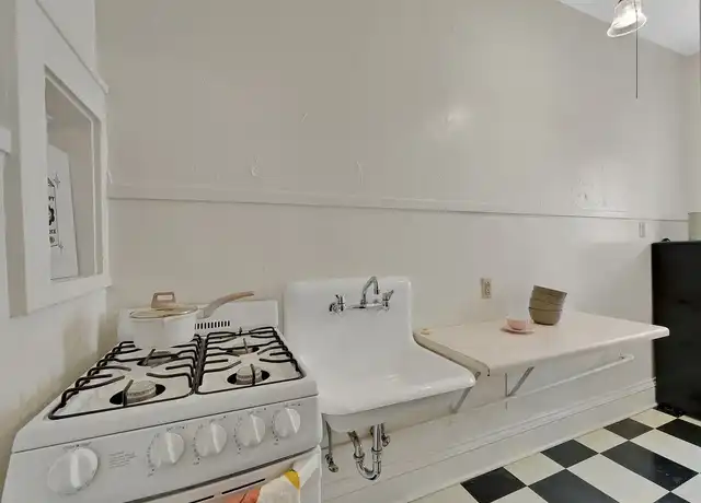 Property at The Park Apartments - 200 W 15th St, Minneapolis, MN, 55403, 0-2 beds, 1 bath, [object Object]