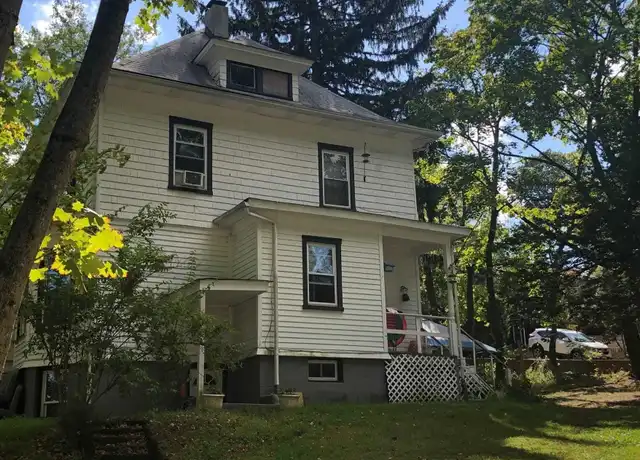 Property at 17 Crescent Dr Unit 2nd Fl, Huntington, NY, 11743, 2 beds, 1 bath, [object Object]