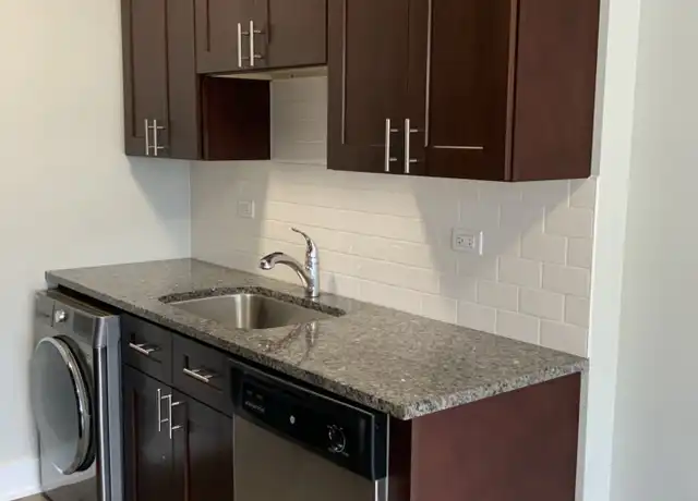 Property at 725 Saint Johns Ave Unit 725-11, Highland Park, IL, 60035, 1 bed, 1 bath, [object Object]