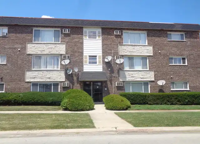 Property at 5740 W 108th St Unit 1B, Worth, IL, 60482, 1 bed, 1 bath, [object Object]