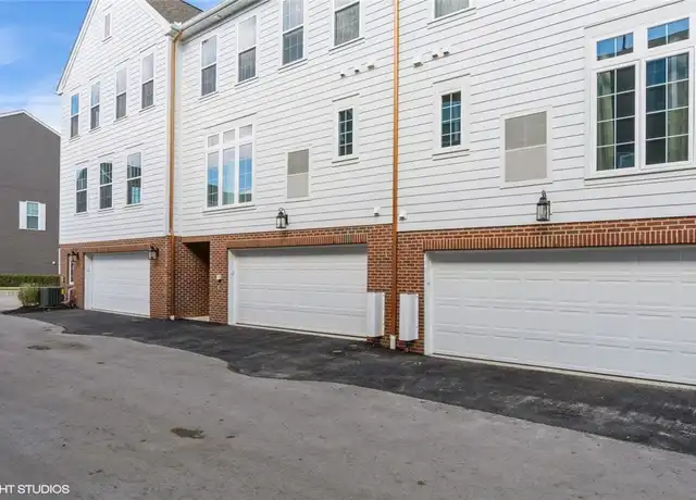 Property at 804 Gillian Ln, Cranberry Twp, PA, 16066, 2 beds, 2.5 baths, [object Object]