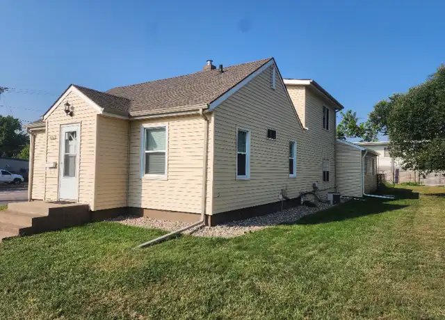 Property at 1001 N Kiwanis Ave, Sioux Falls, SD, 57104, 3 beds, 1.5 baths, [object Object]