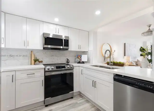 Property at 2555 Collins Ave #2210, Miami Beach, FL, 33140, 1 bed, 1.5 baths, [object Object]