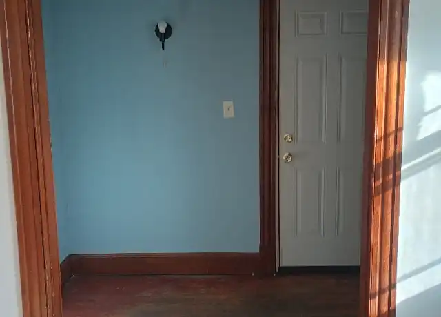 Property at 33 Elmwood Ave Unit 2nd, Waterbury, CT, 06710, 3 beds, 1 bath, [object Object]