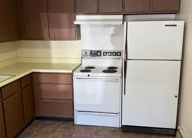 Property at 806 Jefferson St Unit 6, Pella, IA, 50219, 2 beds, 1 bath, [object Object]