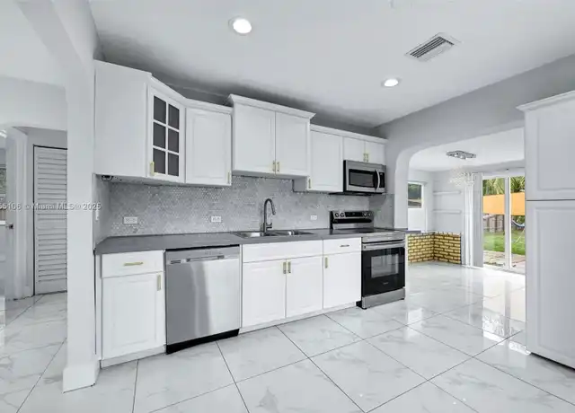 Property at 2714 Fillmore St, Hollywood, FL, 33020, 2 beds, 1 bath, [object Object]