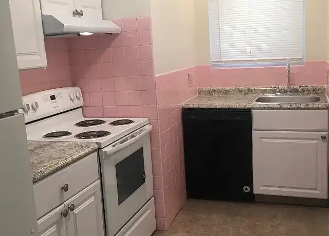 Property at Parkdale Apartments, LLC - 7536 Parkdale Ave, Saint Louis, MO, 63105, 2 beds, 1 bath, [object Object]
