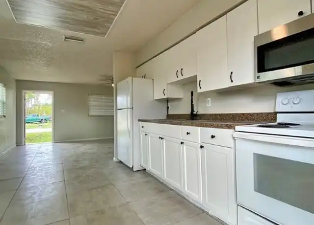 Property at 1534 Oak Dr, Fort Myers, FL, 33907, 2 beds, 1 bath, [object Object]