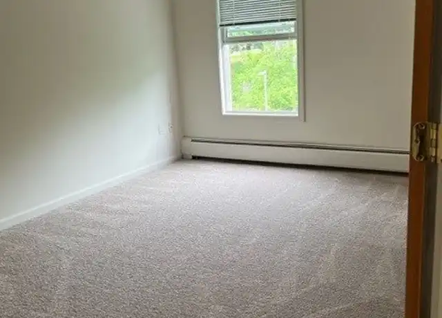 Property at Twenty Joy Drive Associates, LLC d/b/a Farrell Gardens - 20 Joy Dr, South Burlington, VT, 05403, 1-2 bed, 1 bath, [object Object]