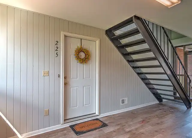 Property at Willow Creek Apartments - 1616 Seminole Dr, Johnson City, TN, 37604, 2 beds, 1 bath, [object Object]