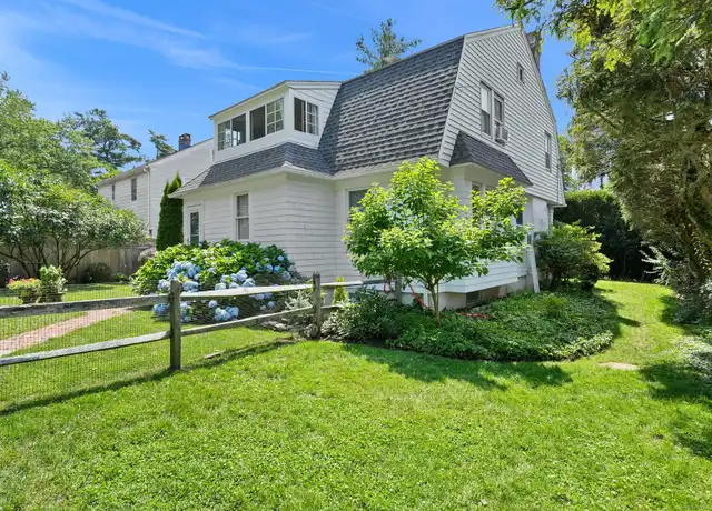 Property at 10 Taylor Pl, Southport, CT, 06890, 3 beds, 1.5 baths, [object Object]