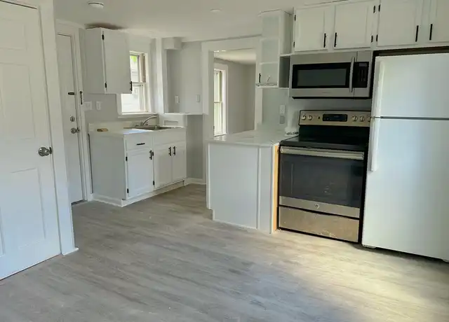 Property at 18 Newton St Unit 3, Waltham, MA, 02453, 1 bed, 1 bath, [object Object]