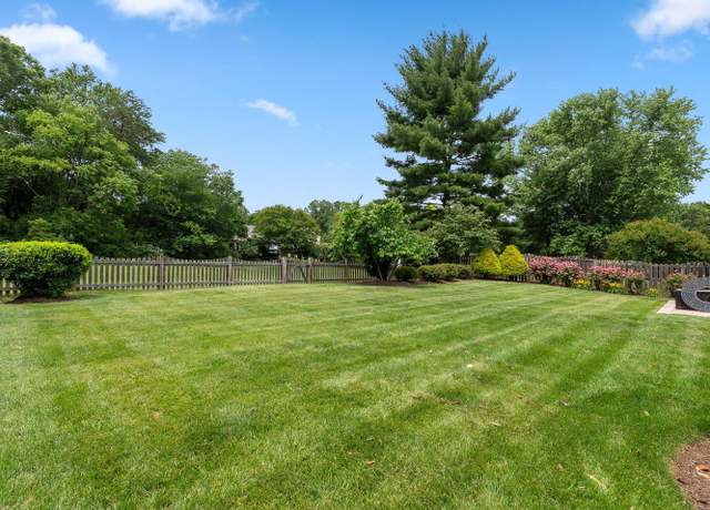 Photo of 13517 Point Pleasant Dr, Chantilly, VA 20151