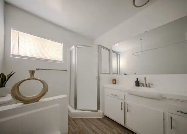 Property at 1940 Pine Ave Unit 2, Long Beach, CA, 90806, 1 bed, 1 bath, [object Object]