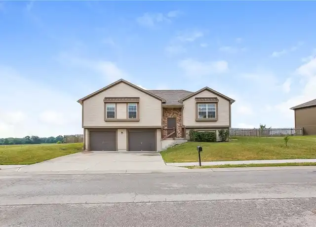 Property at 104 Golfview Dr, Pleasant Hill, MO, 64080, 4 beds, 3 baths, [object Object]